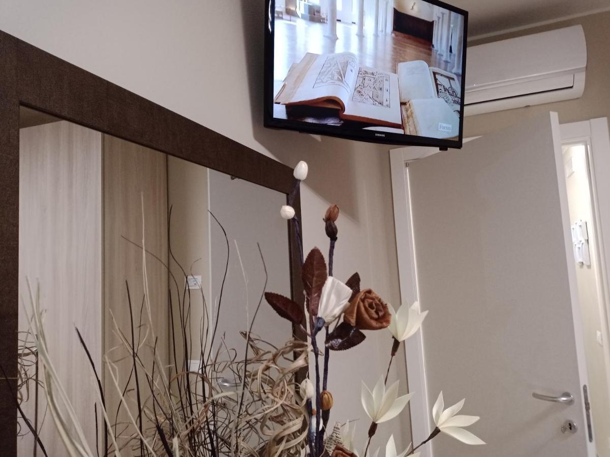 Appartamento "Il Vicolo" Πεσκιέρα ντελ Γκάρντα Εξωτερικό φωτογραφία